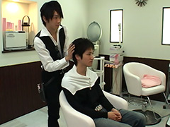 美容室のイケメン店員が客にエッチな接客サービス！！