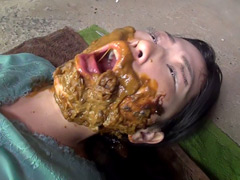 スカトロ！むせかえる食糞便器女2