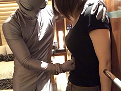 黒T巨乳のバイト