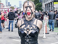 世界最大のレザー／BDSMイベントでの露出緊○