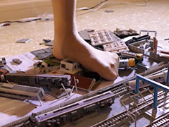 美女のジオラマクラッシュ ストッキング生足編