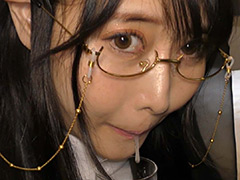 清純派巨乳シスターが豪快に顔面騎乗オシッコ！