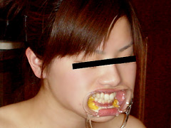 開口で食事04