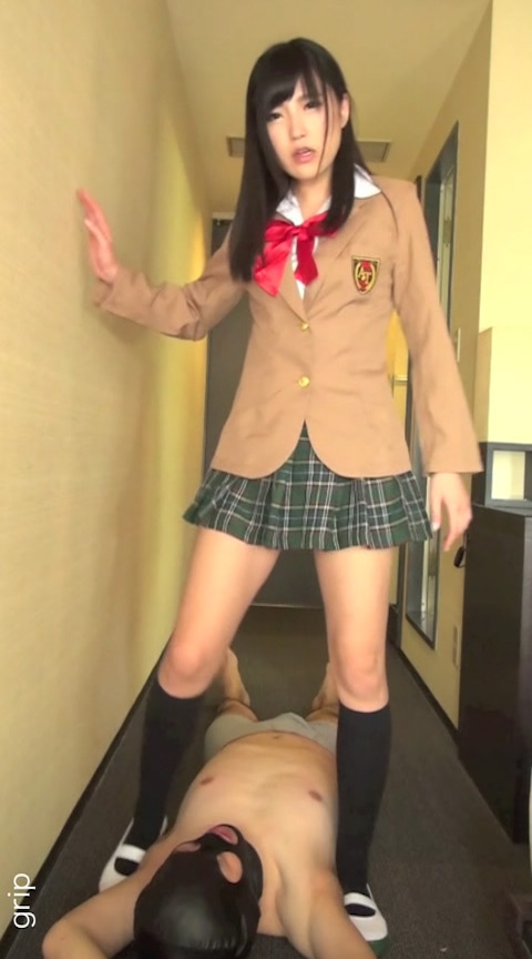【縦動画】DL限定！ 潮吹きM男足責め三連発！
