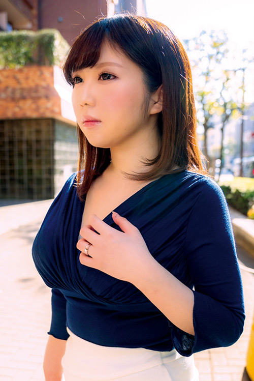色白むっちり爆乳奥さまはドスケベ性欲の持ち主
