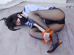 隙を見せてしまったせいで反撃されてしまった婦警