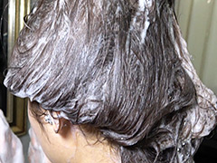 茶髪ロング人妻 髪フェチ美容師と閉店後のシャンプー