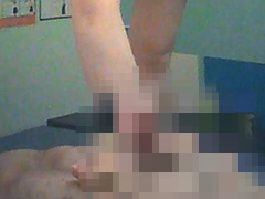 M男を踏んで乳首舐め手コキをしてもらいました…。